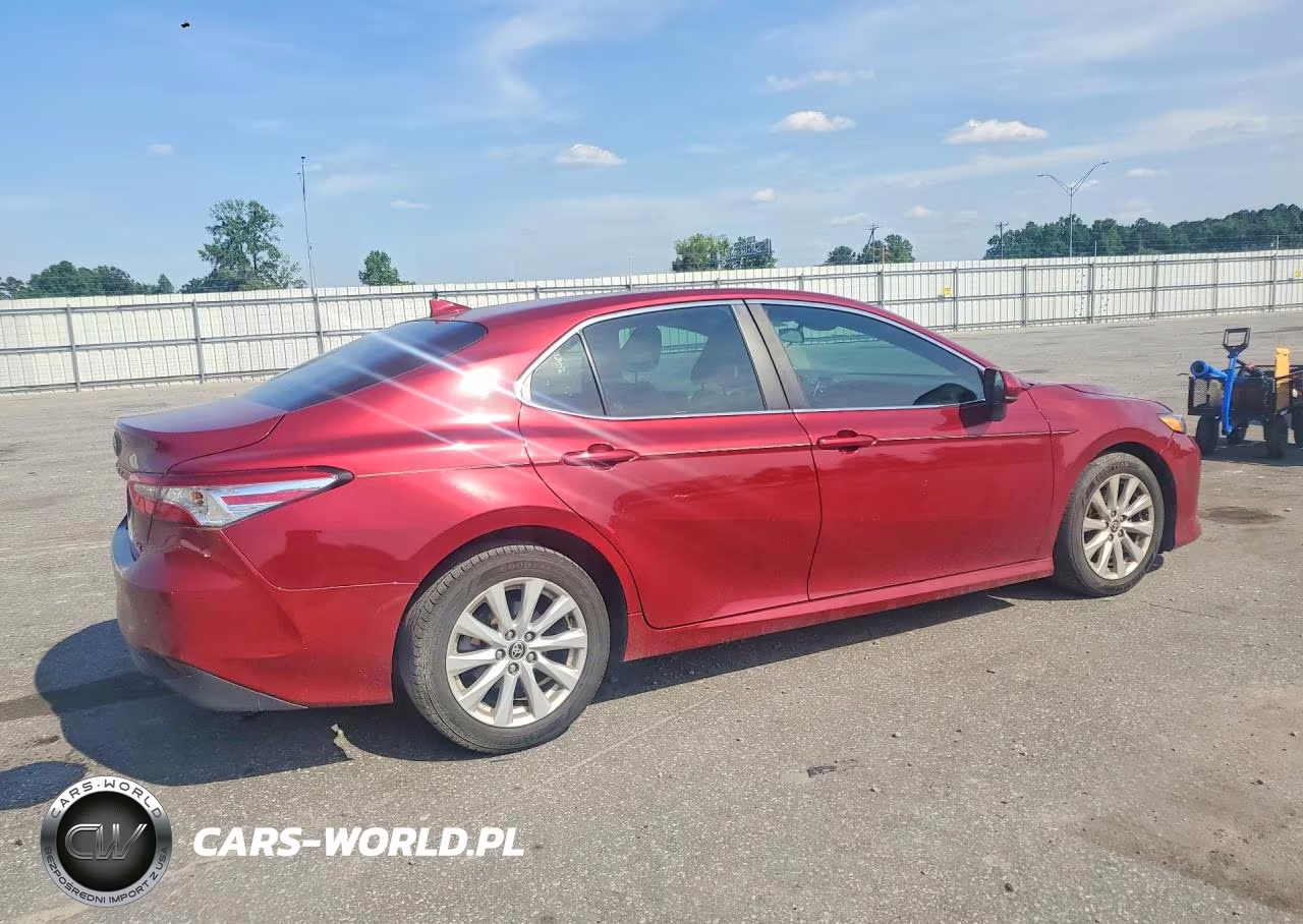 2020 Toyota Camry Le VIN:4T1C11AK2LU998919 - 3