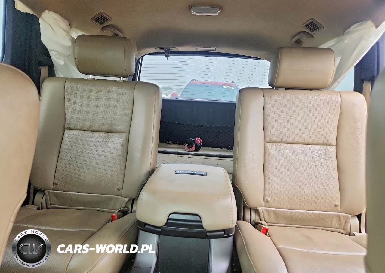 2011 Toyota Sequoia Platinum VIN:5TDDW5G18BS043724 - 10