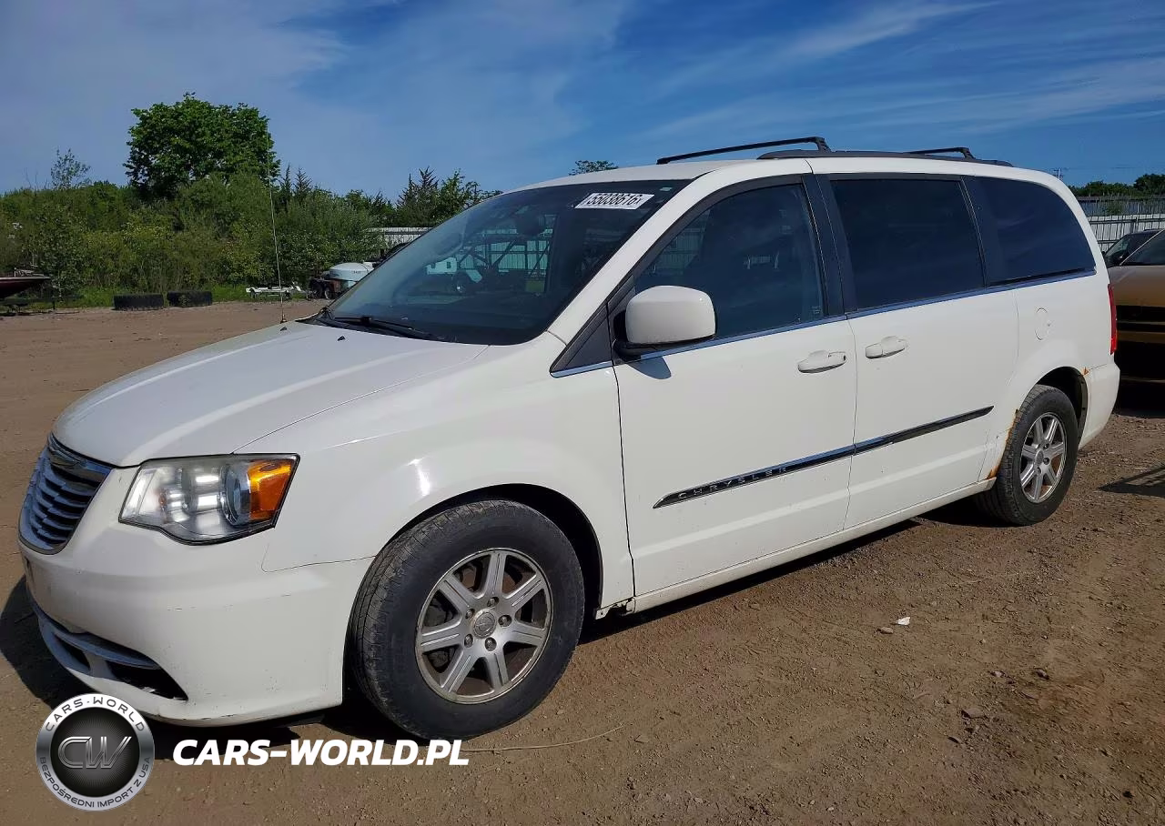 2013 Chrysler Town & Country Touring – zdjęcie 1 z 13
