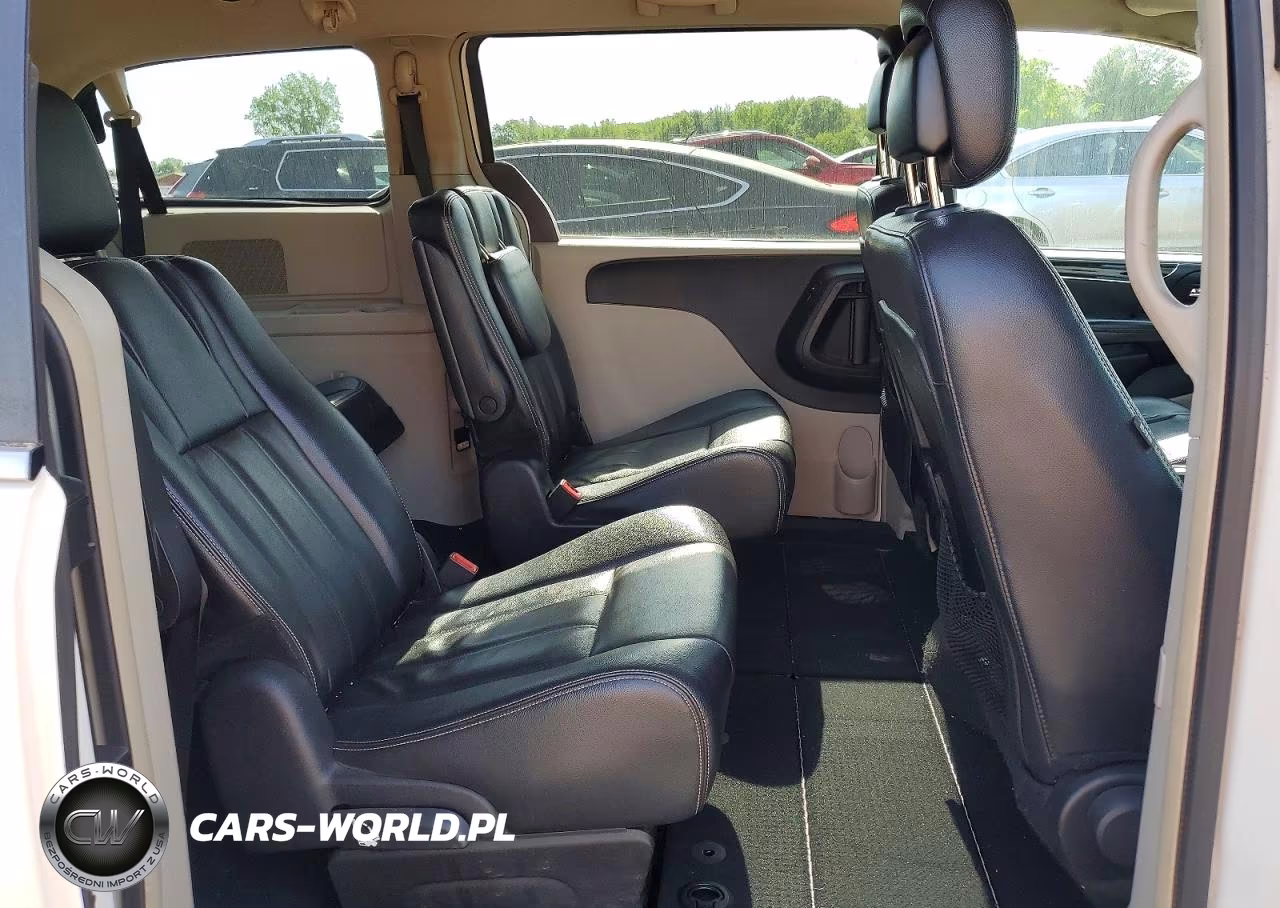 2013 Chrysler Town & Country Touring VIN:2C4RC1BG8DR638135 - 11
