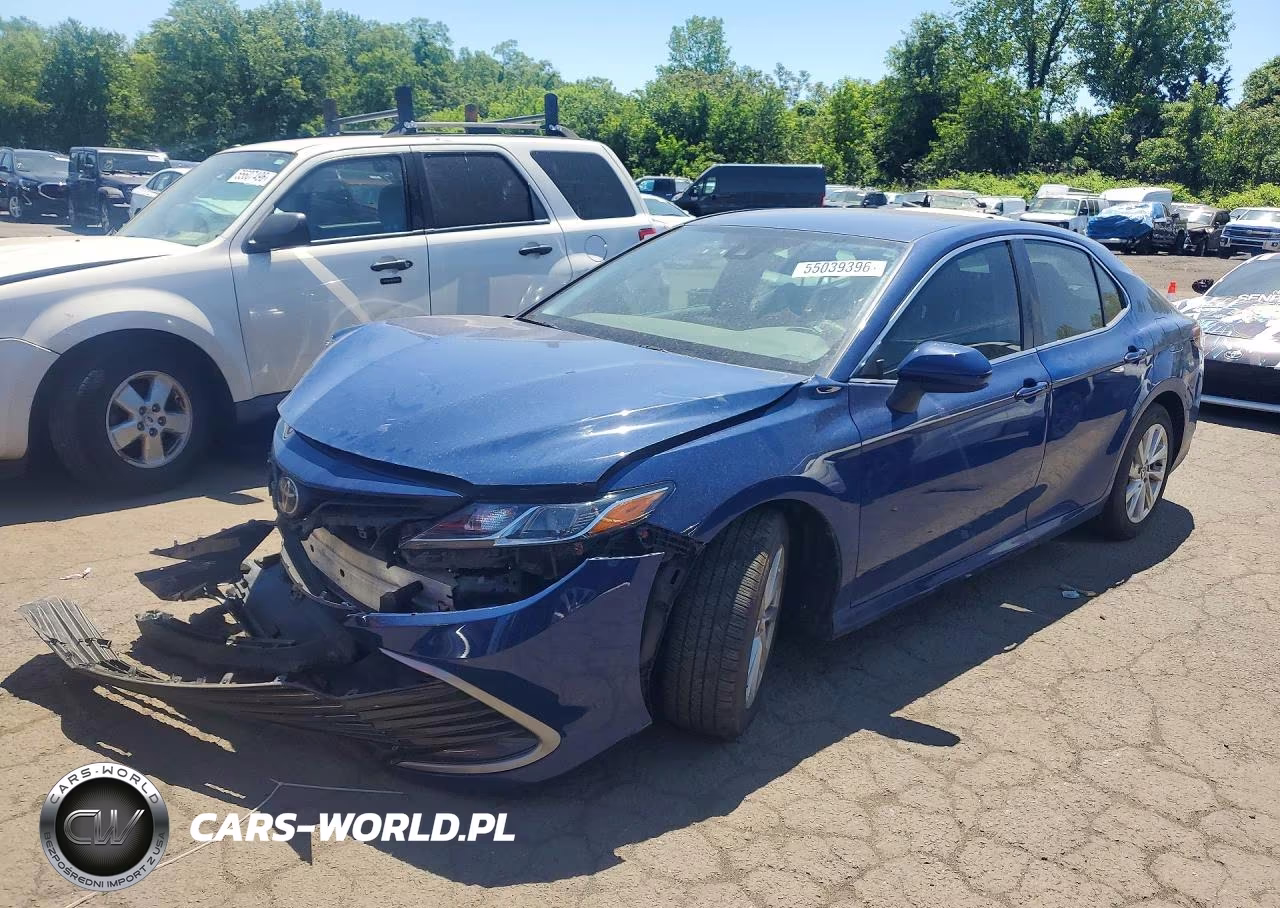 2023 Toyota Camry Le – zdjęcie 1 z 12