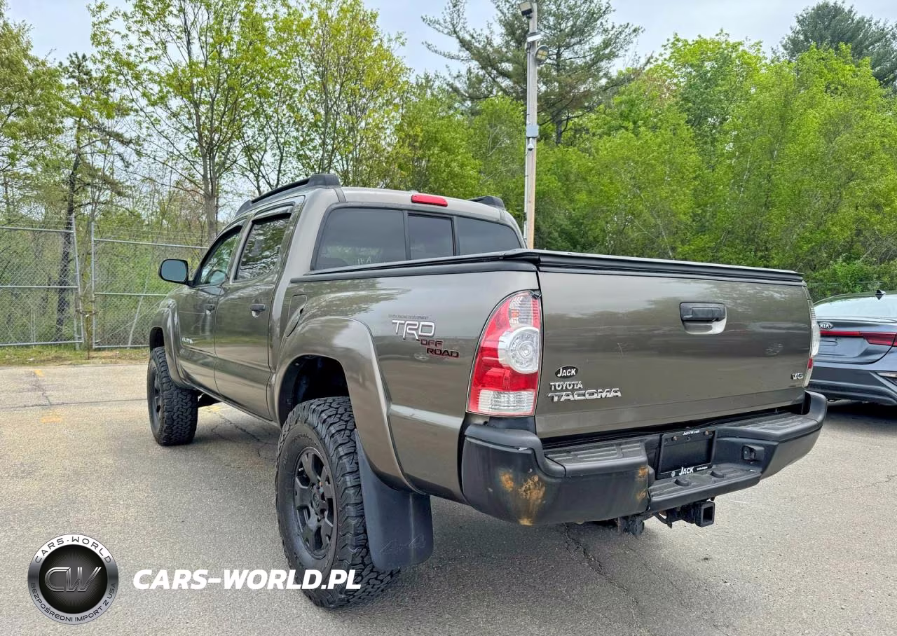 2011 Toyota Tacoma Double Cab VIN:3TMLU4EN8BM060850 - 3