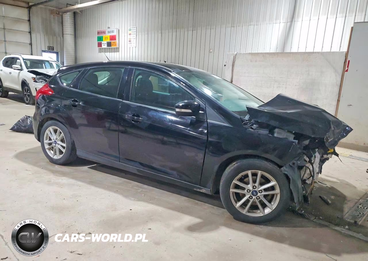 2016 Ford Focus Se VIN:1FADP3K2XGL285785 - 4