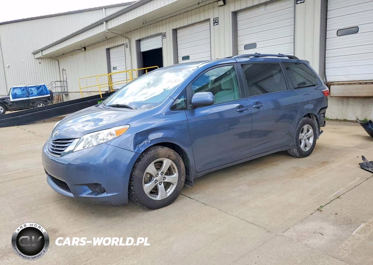 2017 Toyota Sienna Le – zdjęcie 1 z 14