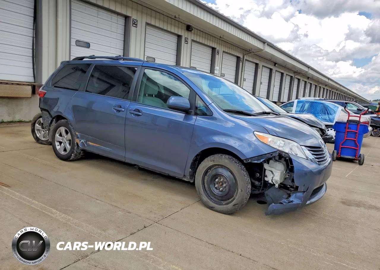 2017 Toyota Sienna Le VIN:5TDKZ3DC7HS767356 - 4