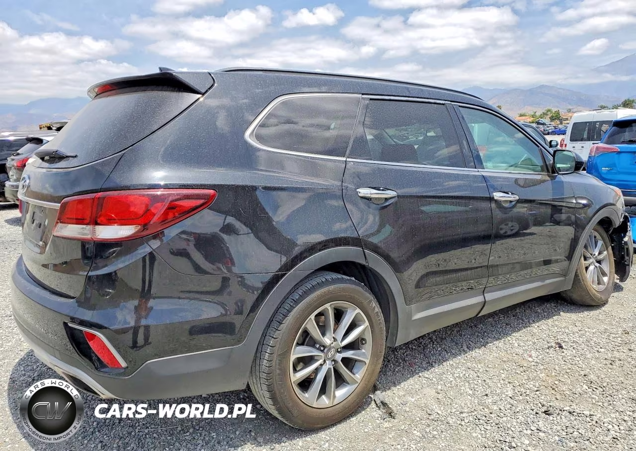 2018 Hyundai Santa Fe Se VIN:KM8SM4HF2JU260564 - 3