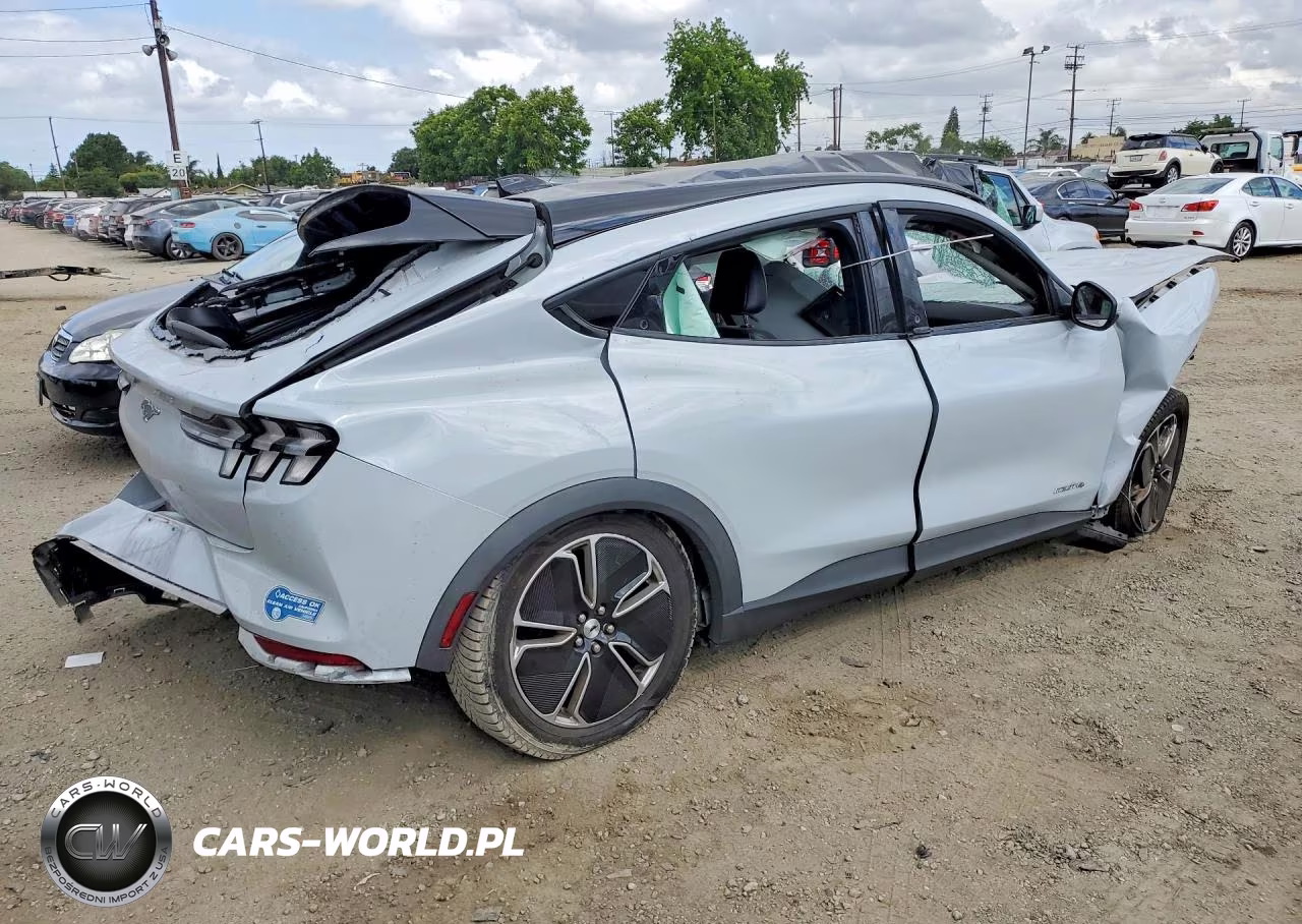 2021 Ford Mustang Mach-E Select VIN:3FMTK1SS5MMA23901 - 3