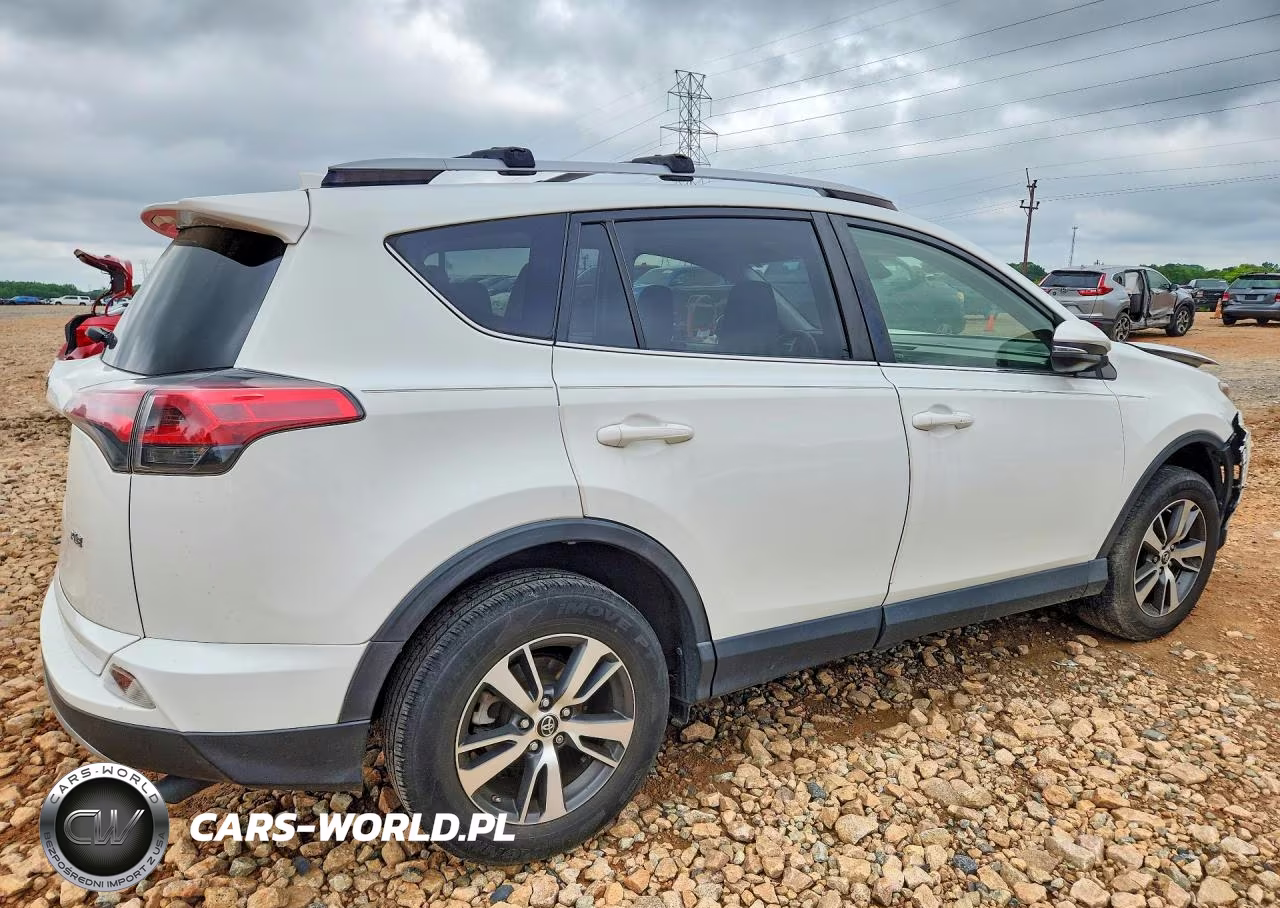 2018 Toyota Rav4 Xle VIN:JTMWFREV2JJ170437 - 3