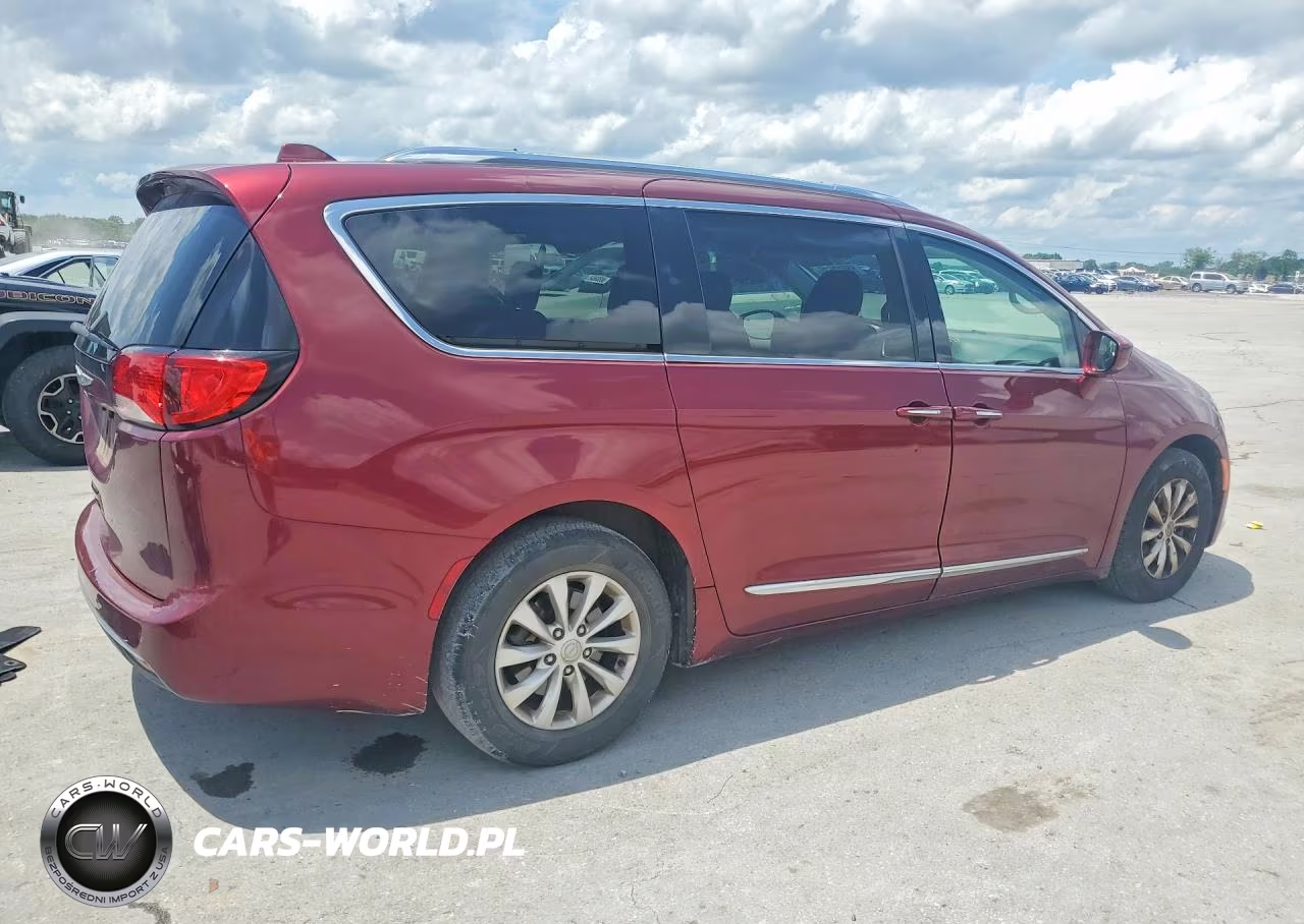 2018 Chrysler Pacifica Touring L VIN:2C4RC1BG5JR237508 - 3