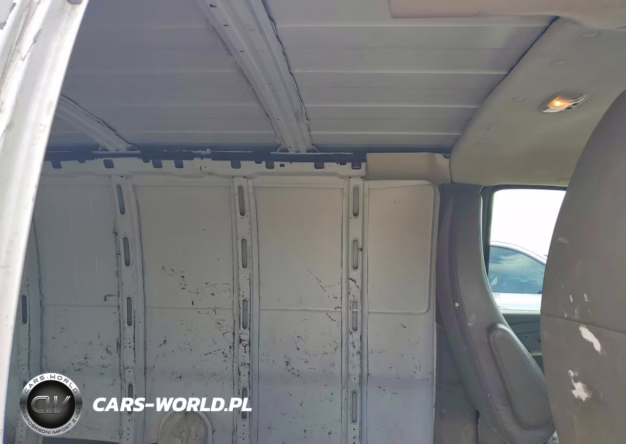 2011 Chevrolet Express G2500 VIN:1GCWGGFA0B1130579 - 11