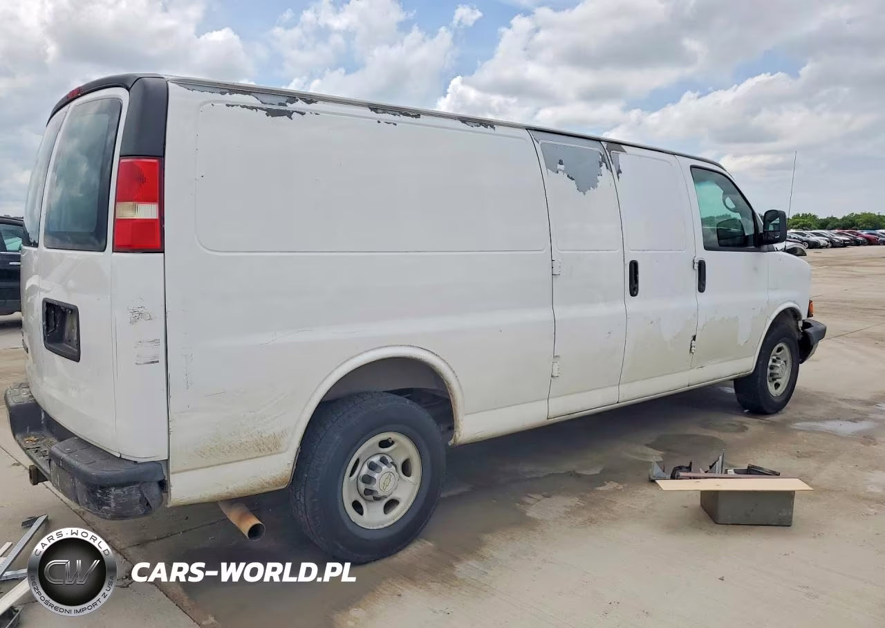 2011 Chevrolet Express G2500 VIN:1GCWGGFA0B1130579 - 3