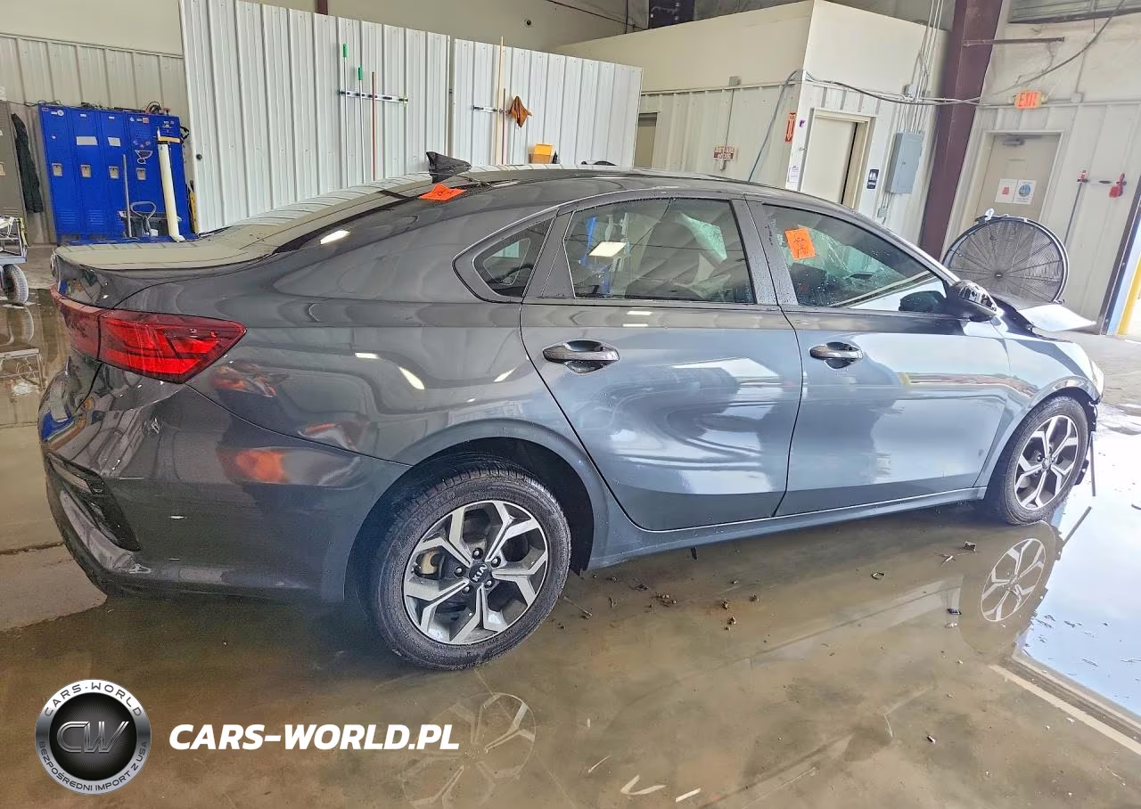 2021 Kia Forte Lxs VIN:3KPF24AD3ME391011 - 3