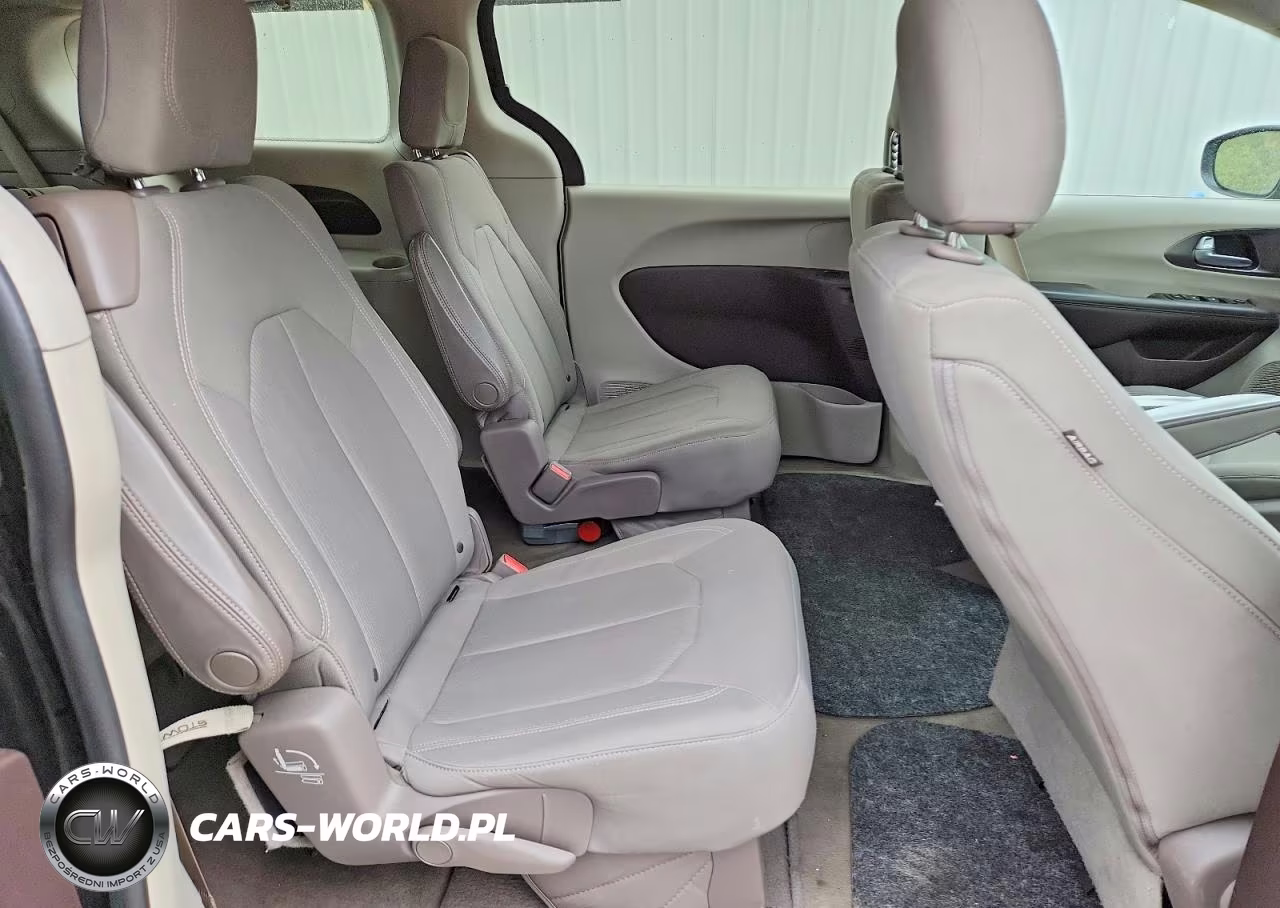 2017 Chrysler Pacifica Touring VIN:2C4RC1DG1HR516431 - 12