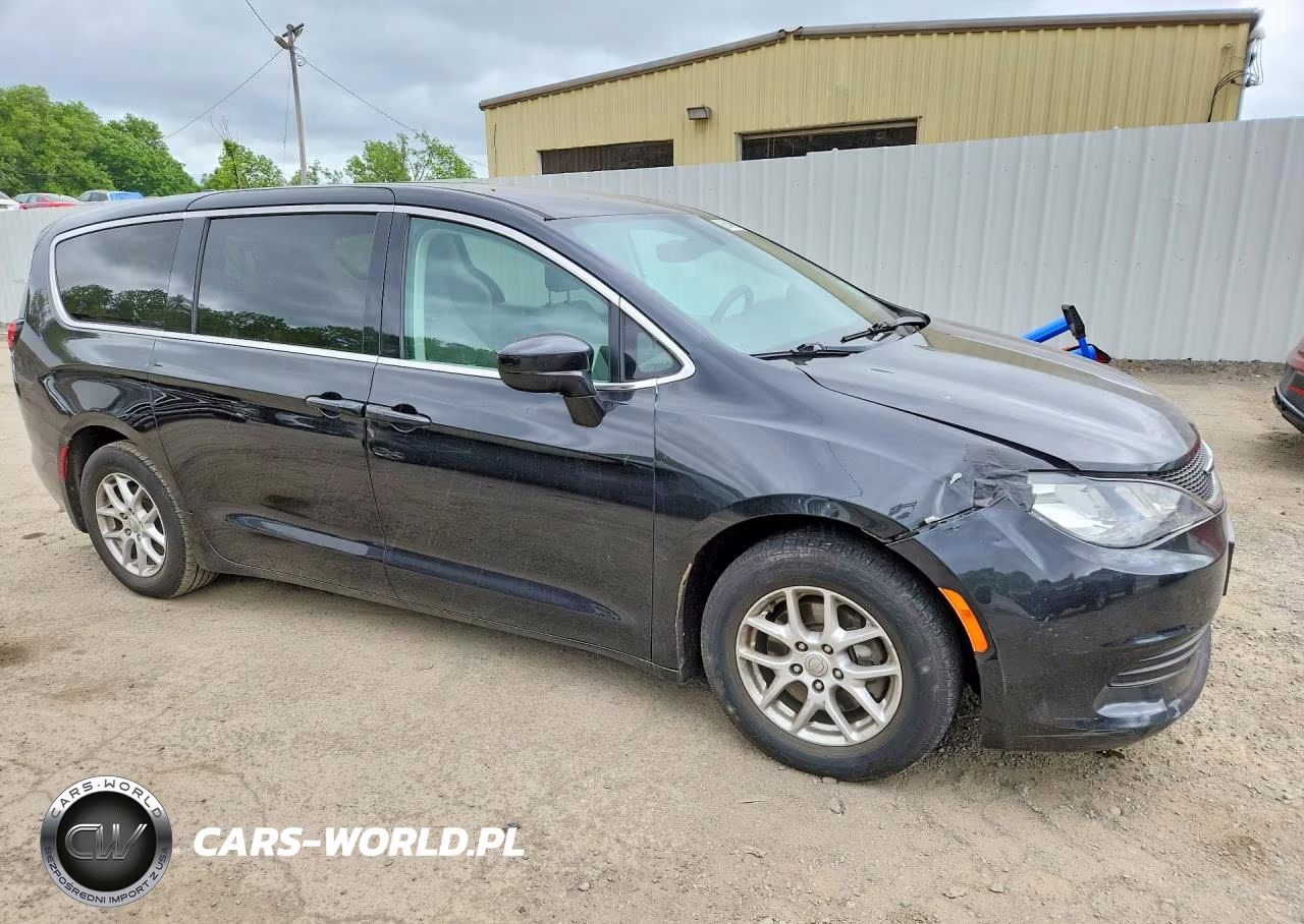 2017 Chrysler Pacifica Touring VIN:2C4RC1DG1HR516431 - 4