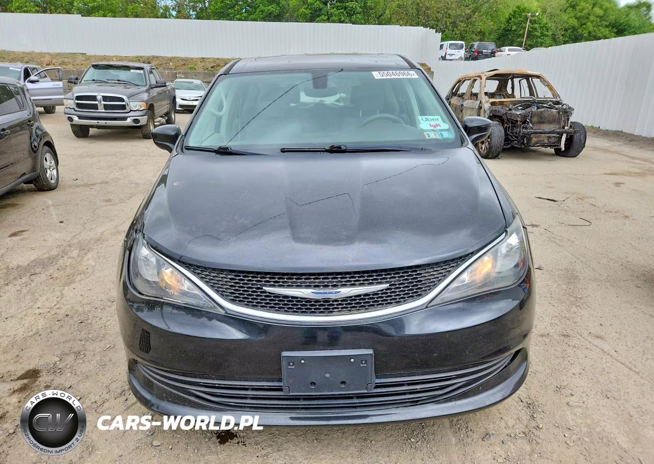 2017 Chrysler Pacifica Touring VIN:2C4RC1DG1HR516431 - 5