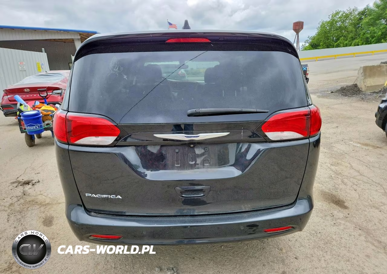 2017 Chrysler Pacifica Touring VIN:2C4RC1DG1HR516431 - 6