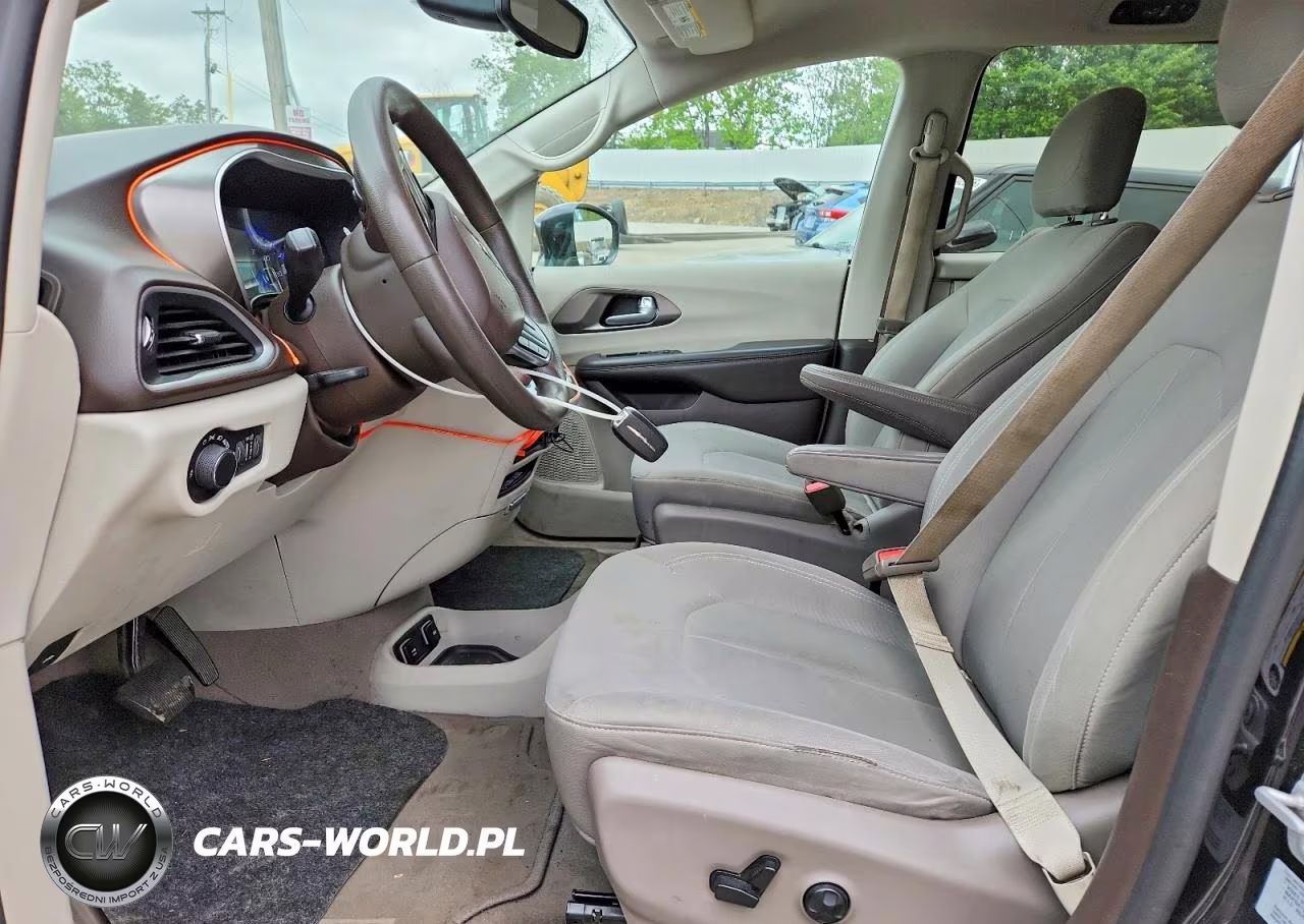 2017 Chrysler Pacifica Touring VIN:2C4RC1DG1HR516431 - 7