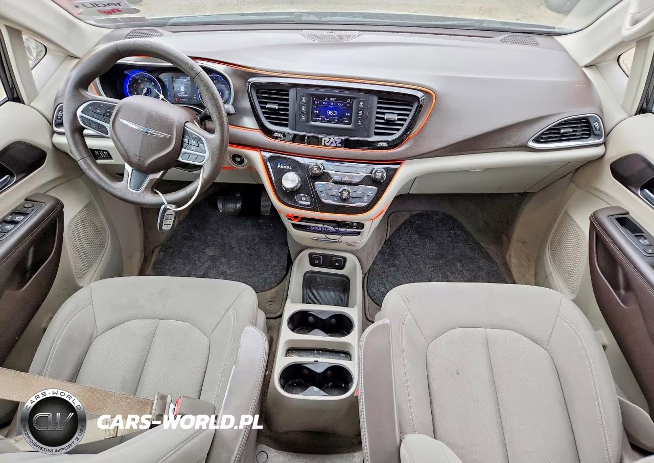 2017 Chrysler Pacifica Touring VIN:2C4RC1DG1HR516431 - 8