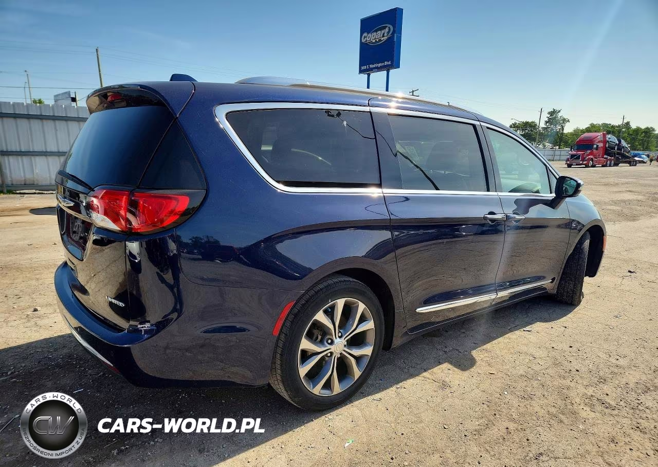 2017 Chrysler Pacifica Limited VIN:2C4RC1GG2HR720750 - 3