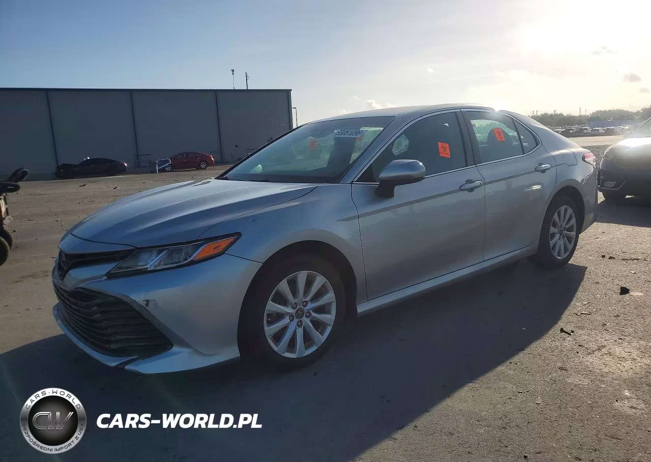2018 Toyota Camry Le – zdjęcie 1 z 13