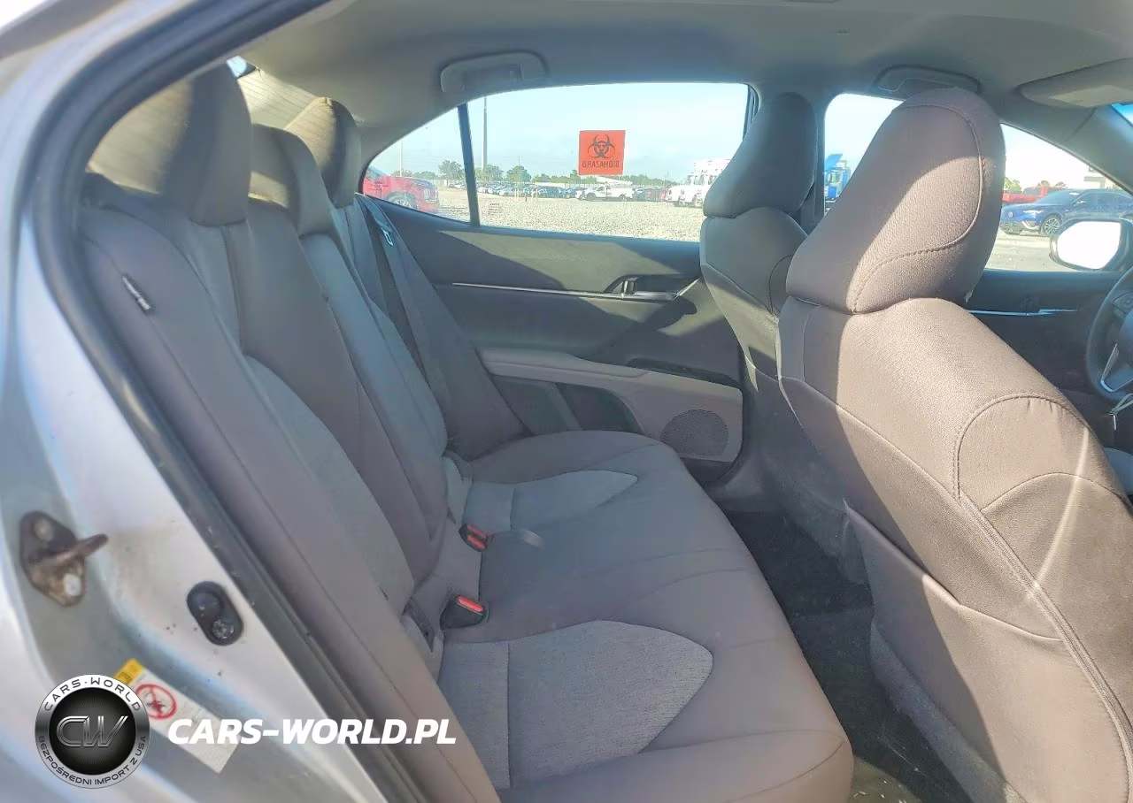 2018 Toyota Camry Le VIN:4T1B11HK7JU634297 - 10