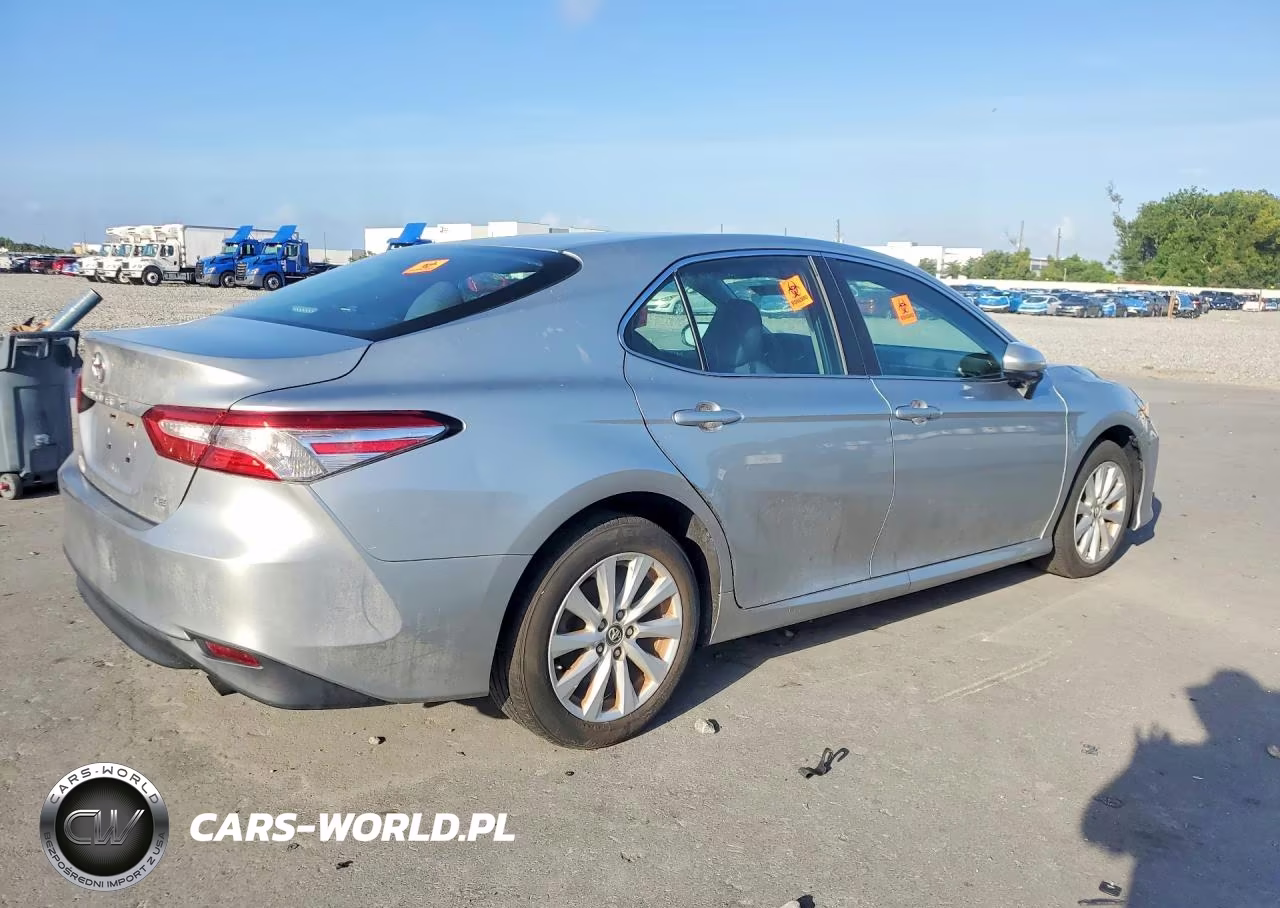 2018 Toyota Camry Le VIN:4T1B11HK7JU634297 - 3