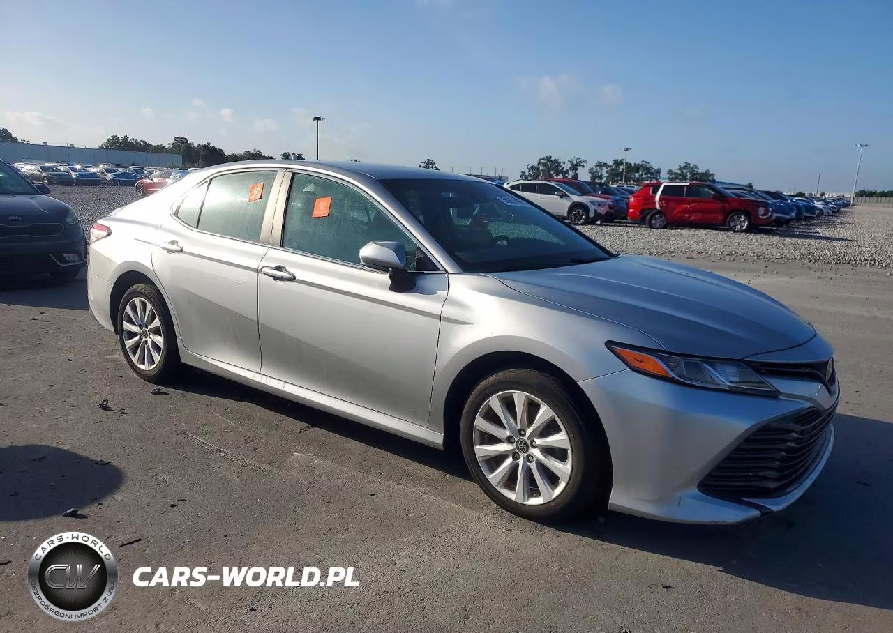 2018 Toyota Camry Le VIN:4T1B11HK7JU634297 - 4