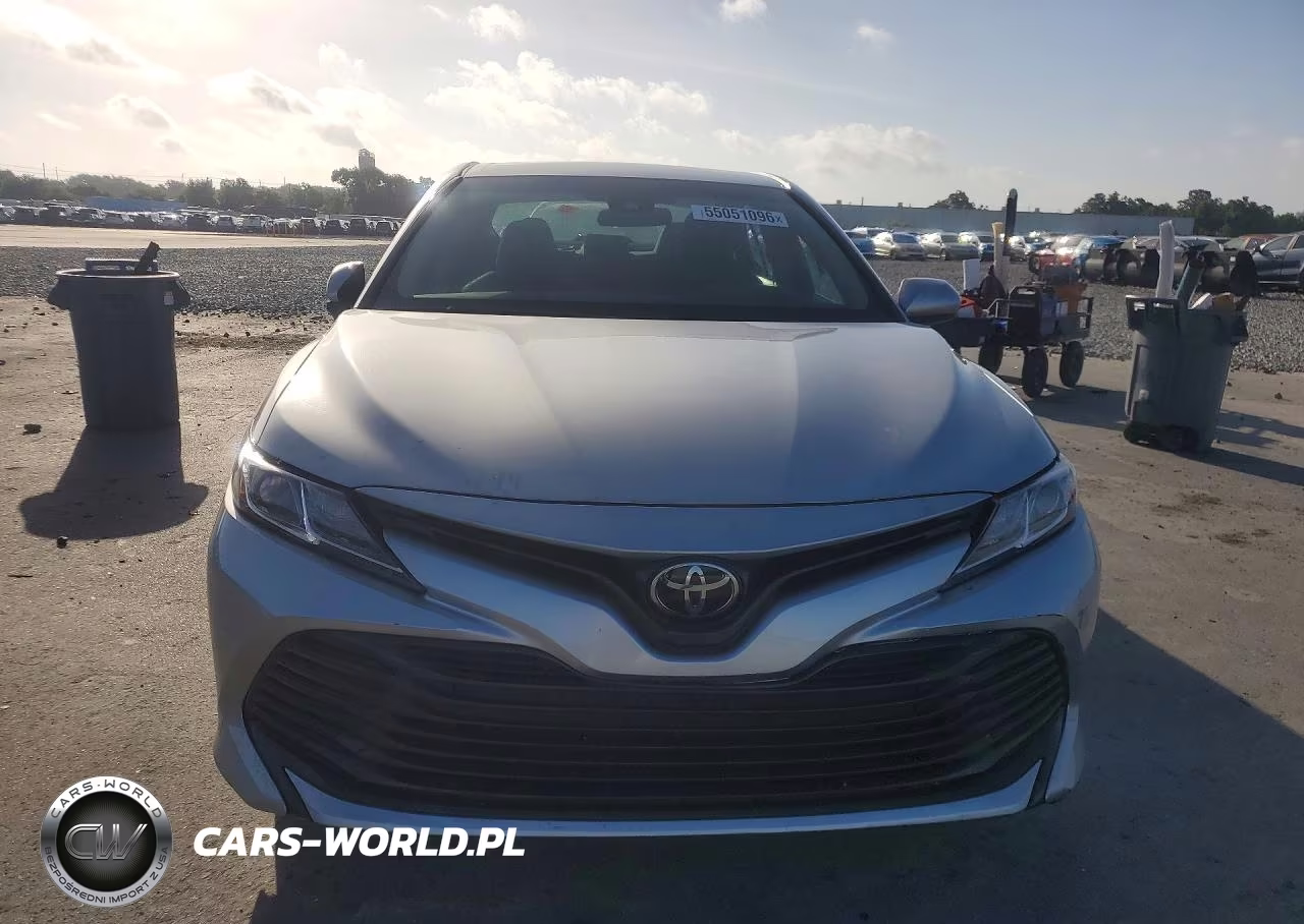 2018 Toyota Camry Le VIN:4T1B11HK7JU634297 - 5