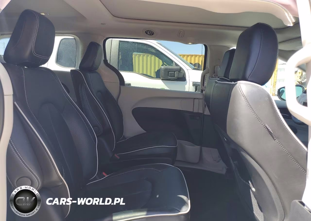 2023 Chrysler Pacifica Hybrid Pinnacle VIN:2C4RC1S77PR500445 - 11