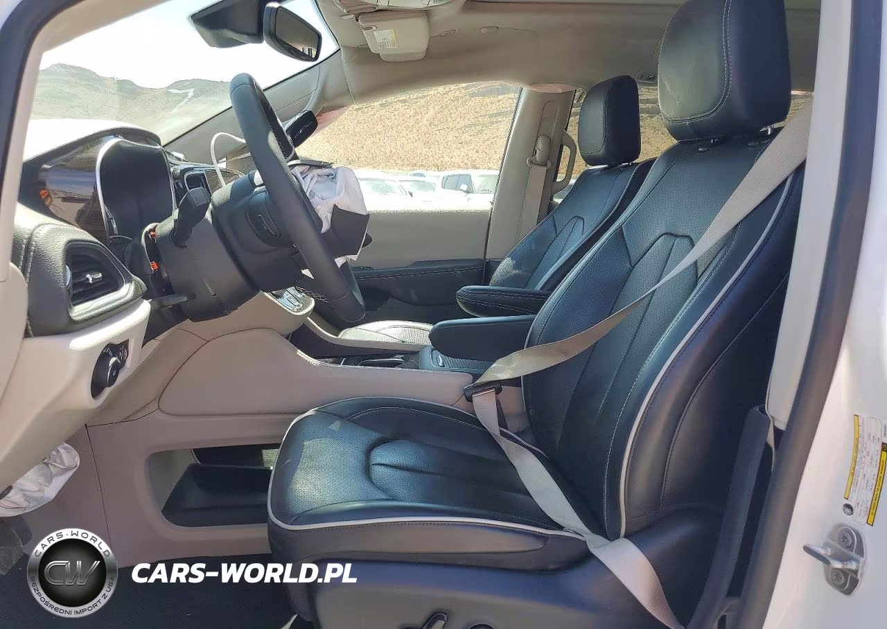 2023 Chrysler Pacifica Hybrid Pinnacle VIN:2C4RC1S77PR500445 - 7