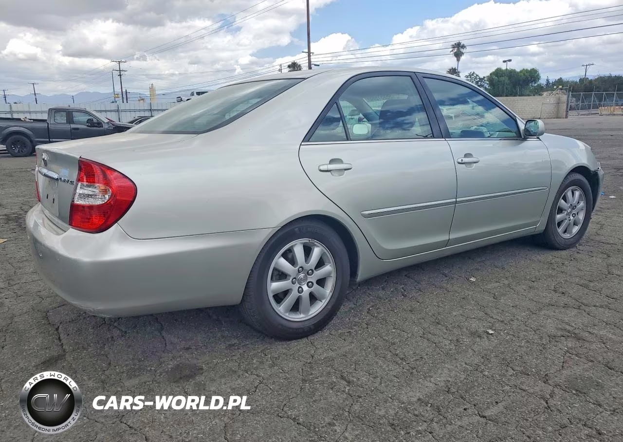 2003 Toyota Camry Xle VIN:JTDBE32K530154637 - 3