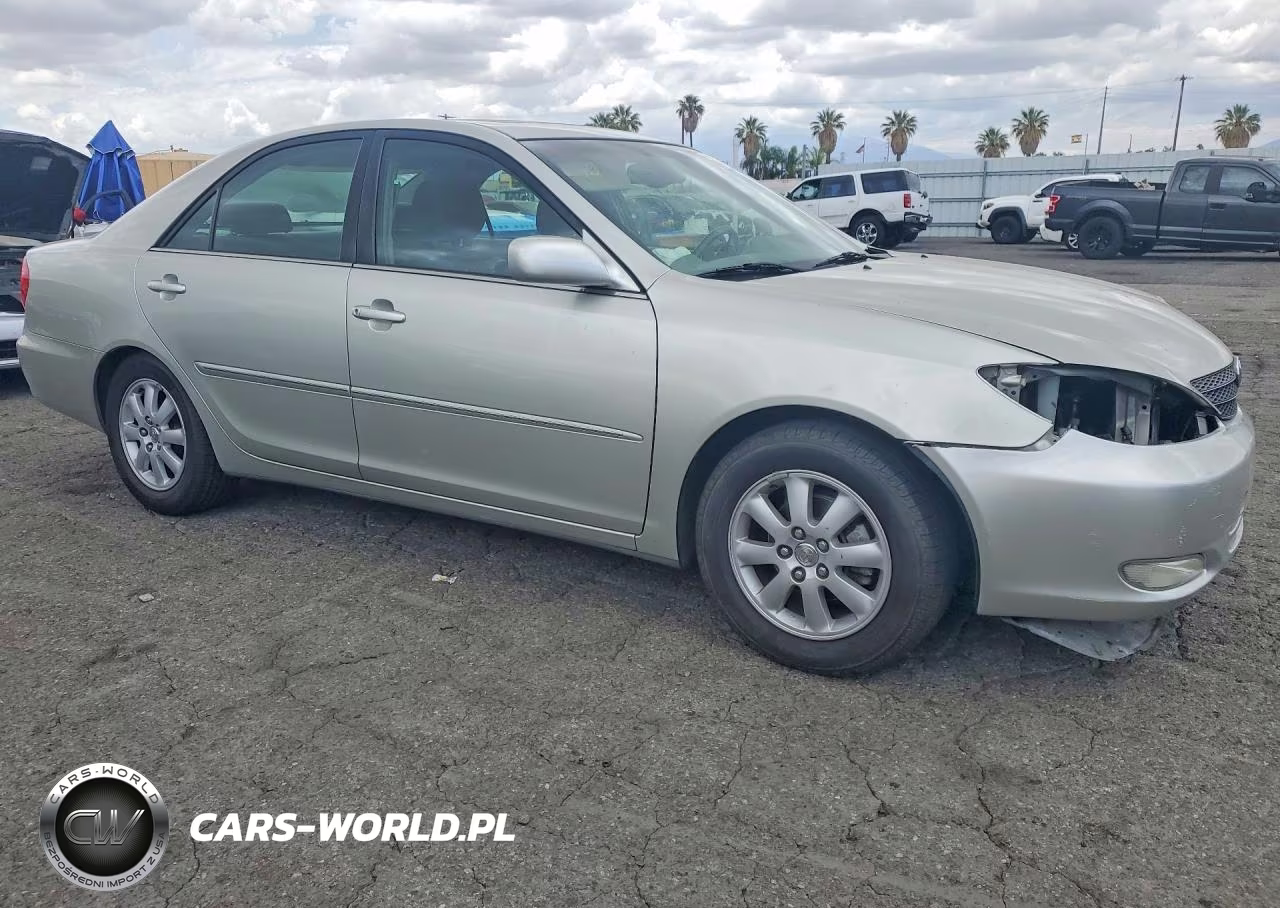 2003 Toyota Camry Xle VIN:JTDBE32K530154637 - 4