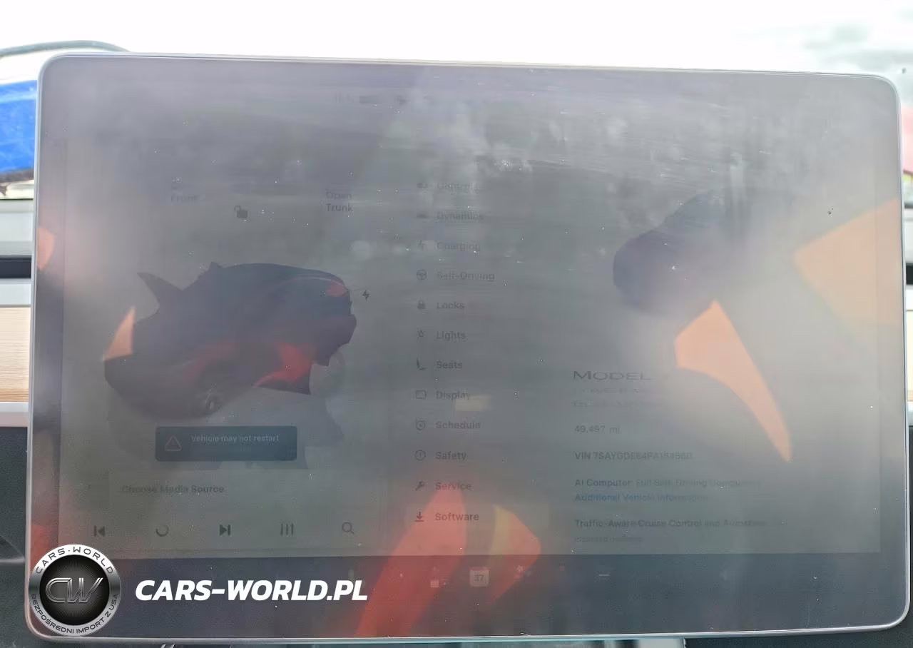 2023 Tesla Model Y VIN:7SAYGDEE4PA184560 - 9