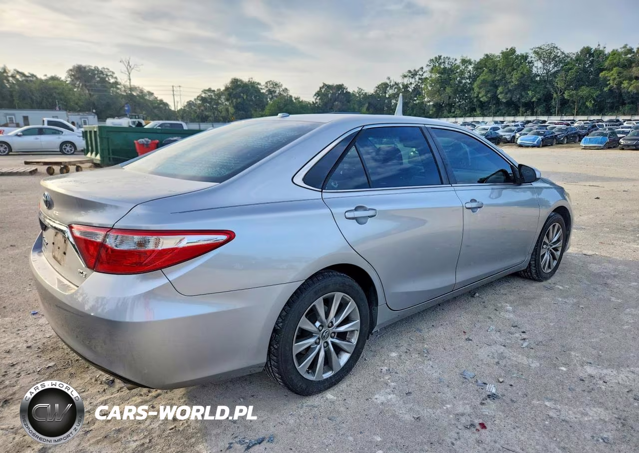 2015 Toyota Camry Xle VIN:4T1BF1FK0FU963032 - 3