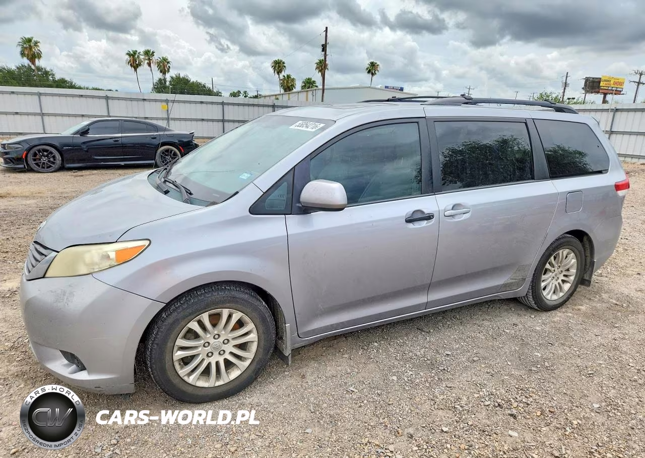 2013 Toyota Sienna Xle 8-Passenger