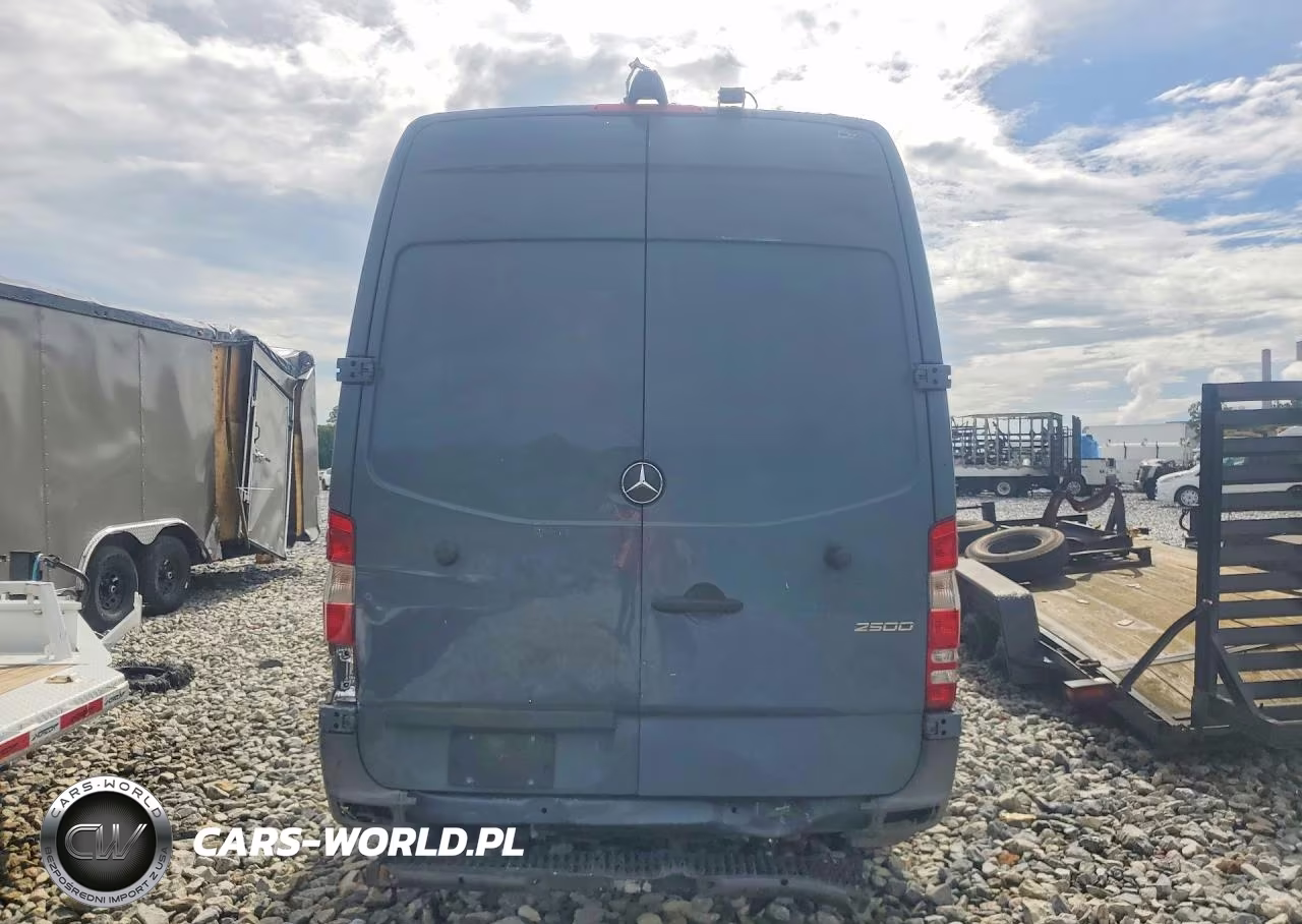 2018 Mercedes Benz Sprinter 2500 Delivery Van VIN:WD3PE7CD1JP638297 - 6