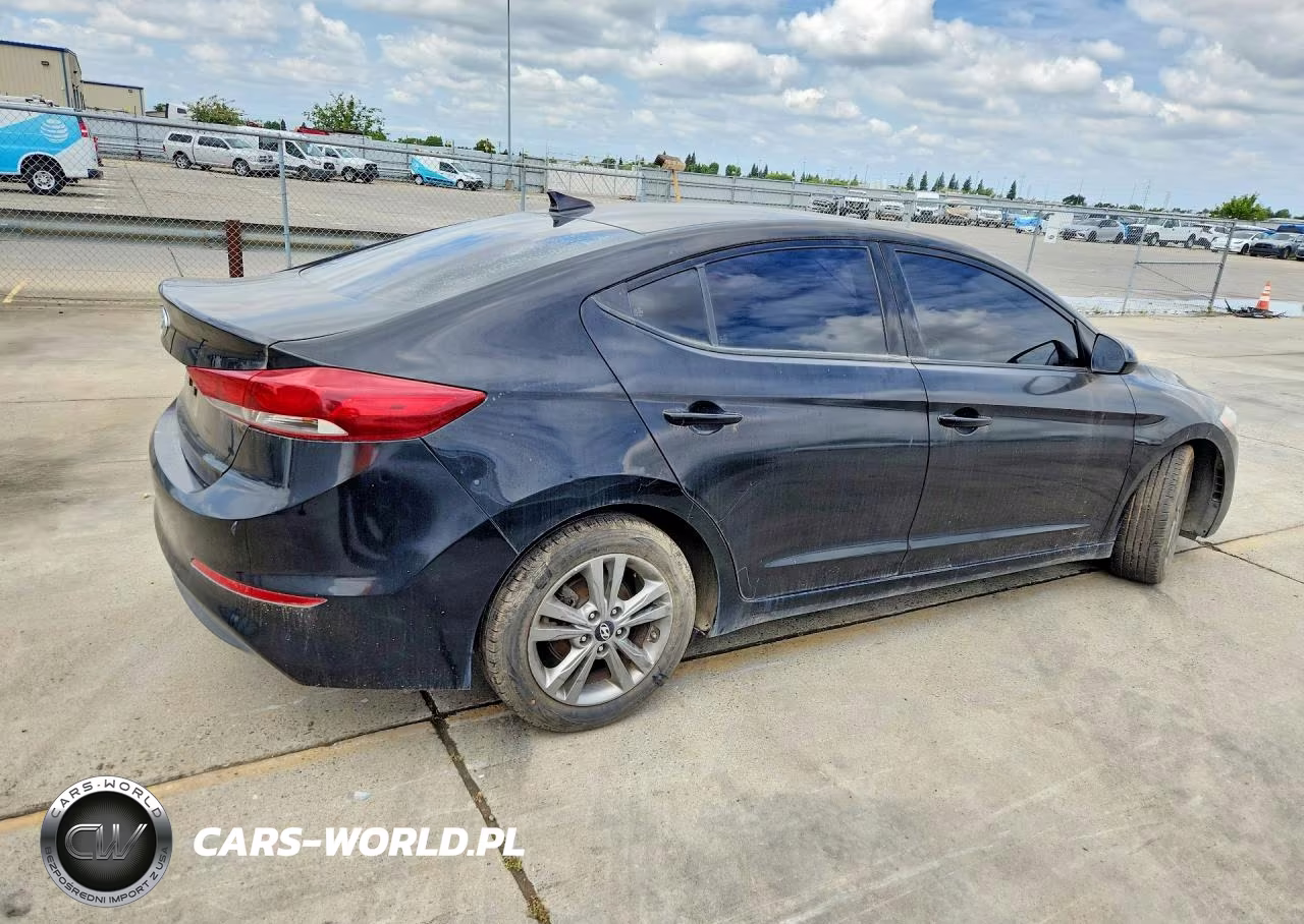 2018 Hyundai Elantra Sel VIN:5NPD84LF5JH264286 - 3