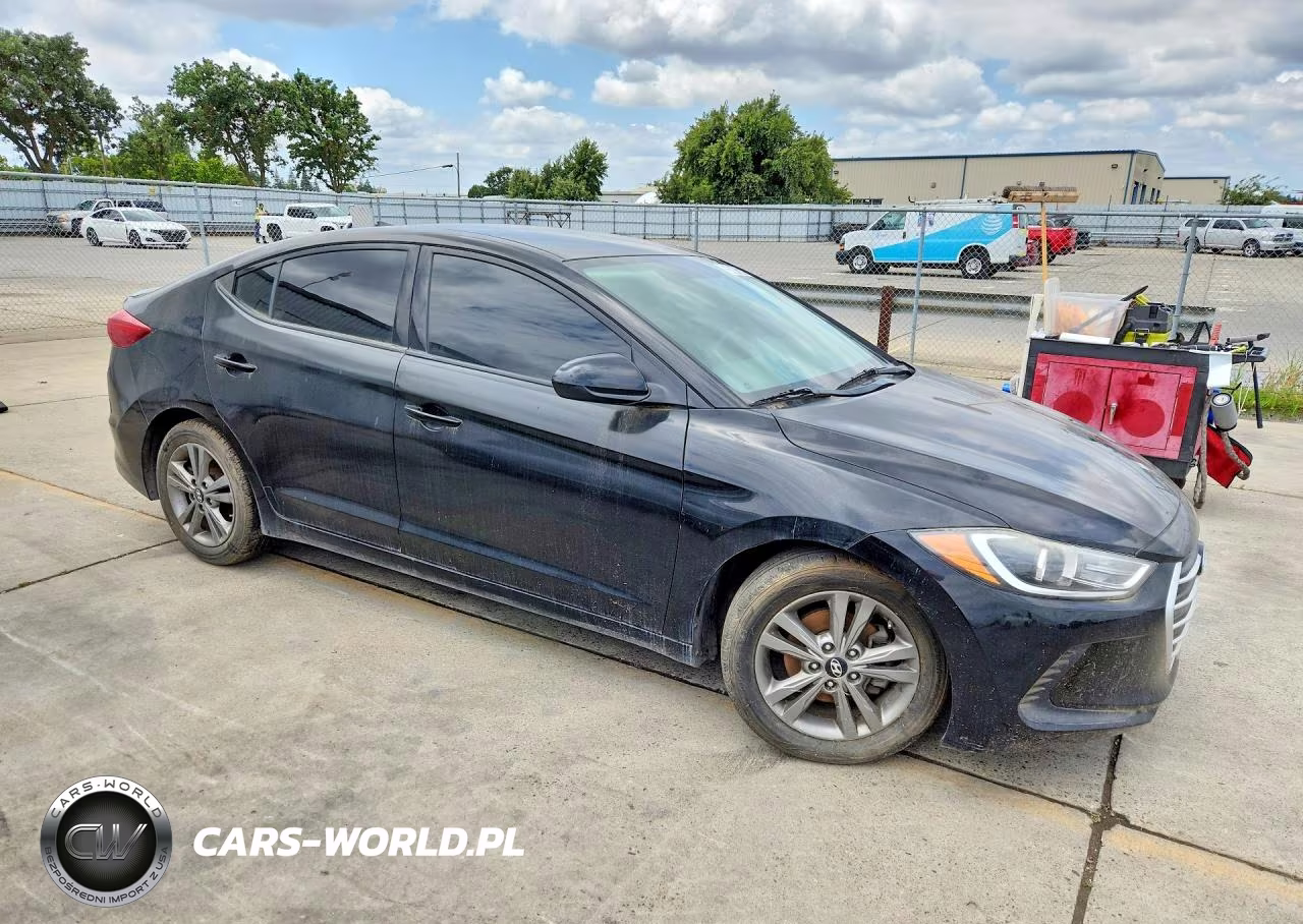 2018 Hyundai Elantra Sel VIN:5NPD84LF5JH264286 - 4