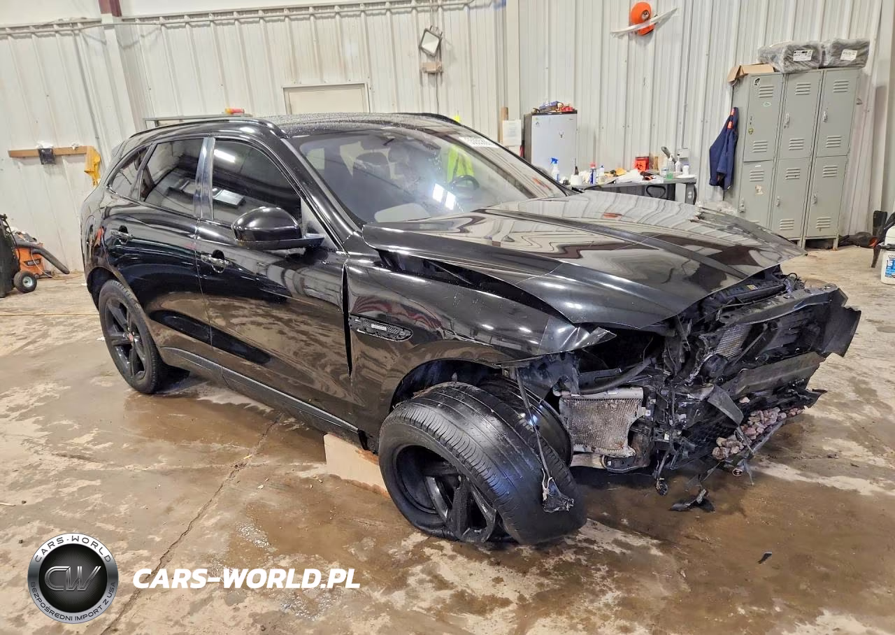 2018 Jaguar F-Pace R - Sport VIN:SADCL2FX3JA284440 - 4