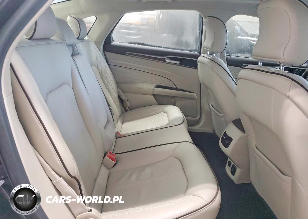 2018 Ford Fusion Titanium VIN:3FA6P0RU1JR274164 - 10