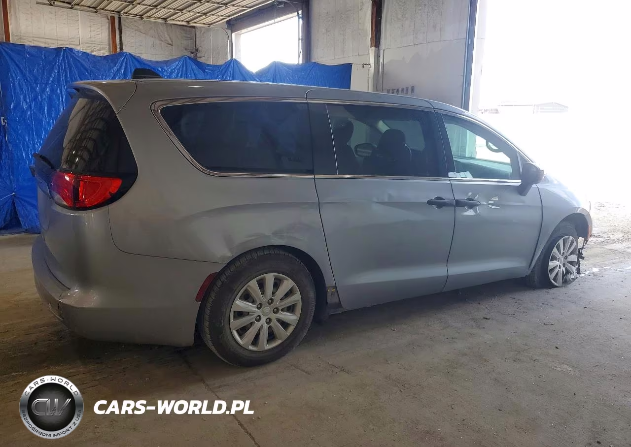 2019 Chrysler Pacifica L VIN:2C4RC1AG5KR703635 - 3