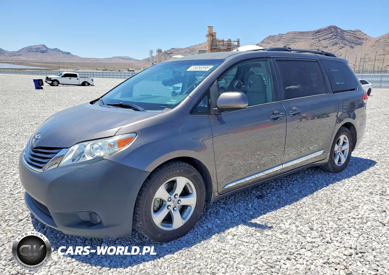 2013 Toyota Sienna Le – zdjęcie 1 z 13