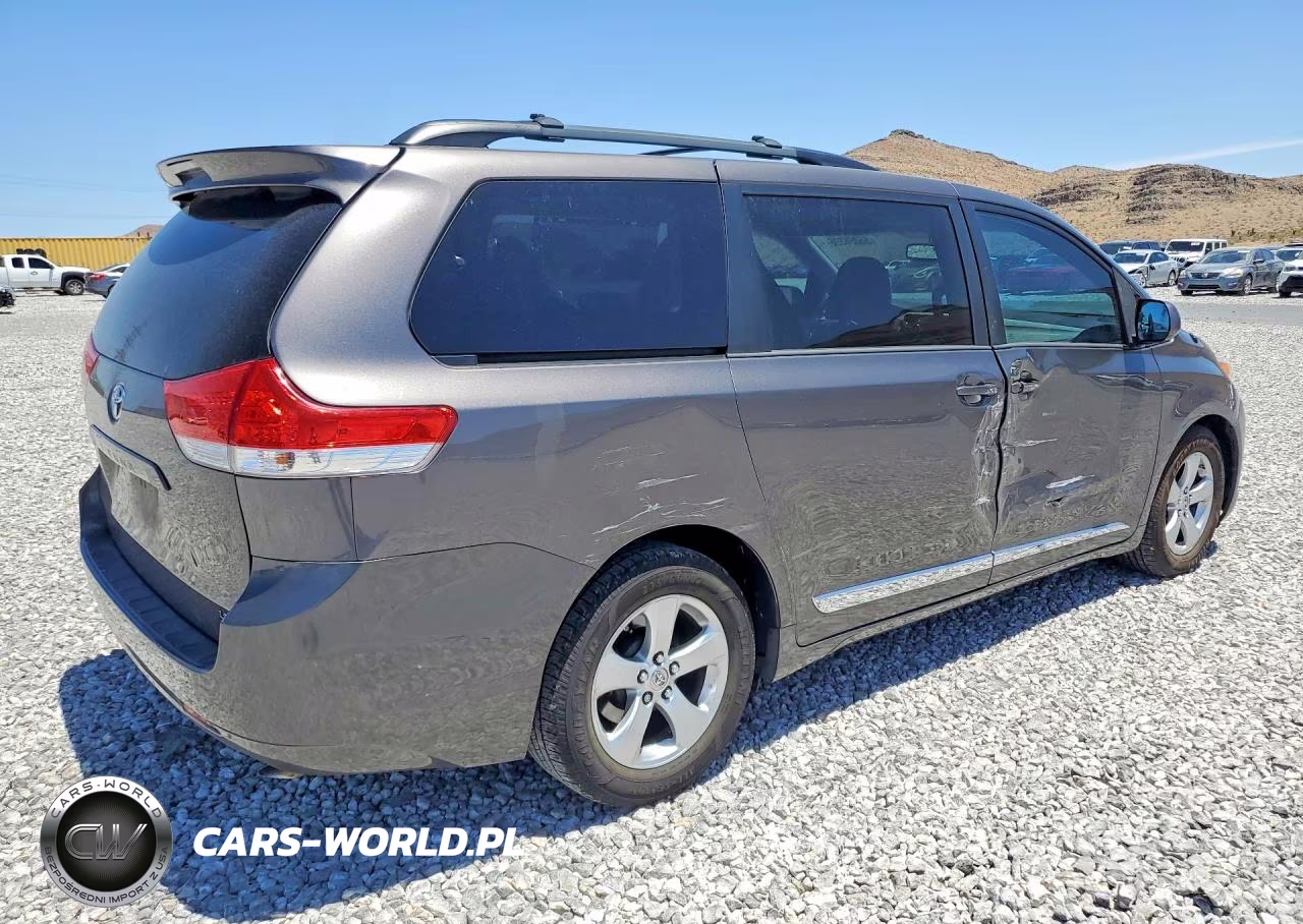 2013 Toyota Sienna Le VIN:5TDKK3DC5DS312827 - 3
