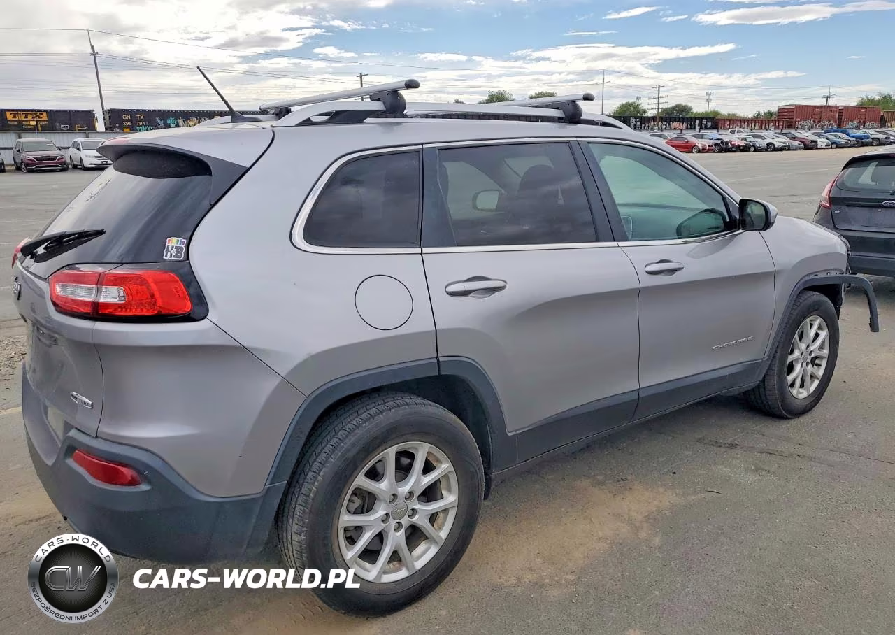 2016 Jeep Cherokee Latitude VIN:1C4PJMCB0GW308065 - 3
