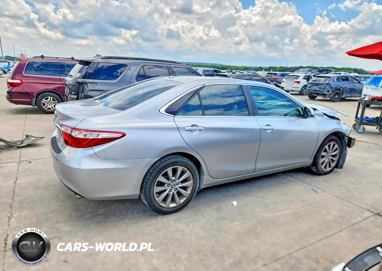 2015 Toyota Camry Xle VIN:4T1BF1FK9FU947623 - 3