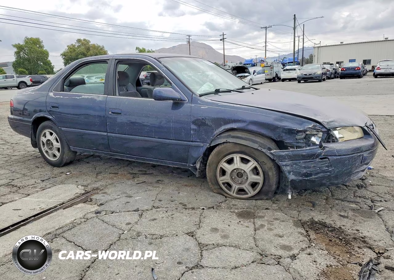 1998 Toyota Camry Le VIN:JT2BG22K9W0130858 - 4