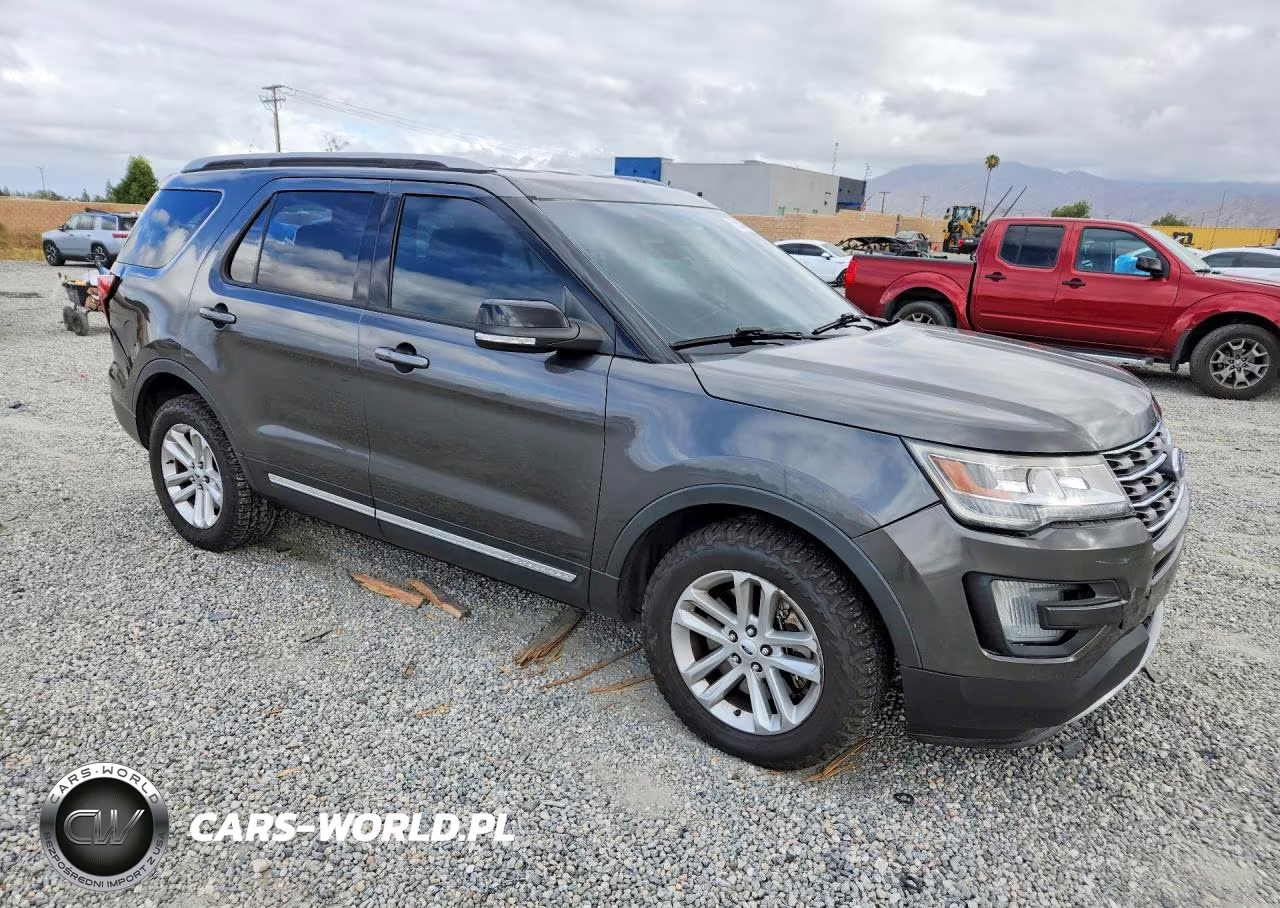 2017 Ford Explorer Xlt VIN:1FM5K7D86HGA61134 - 4