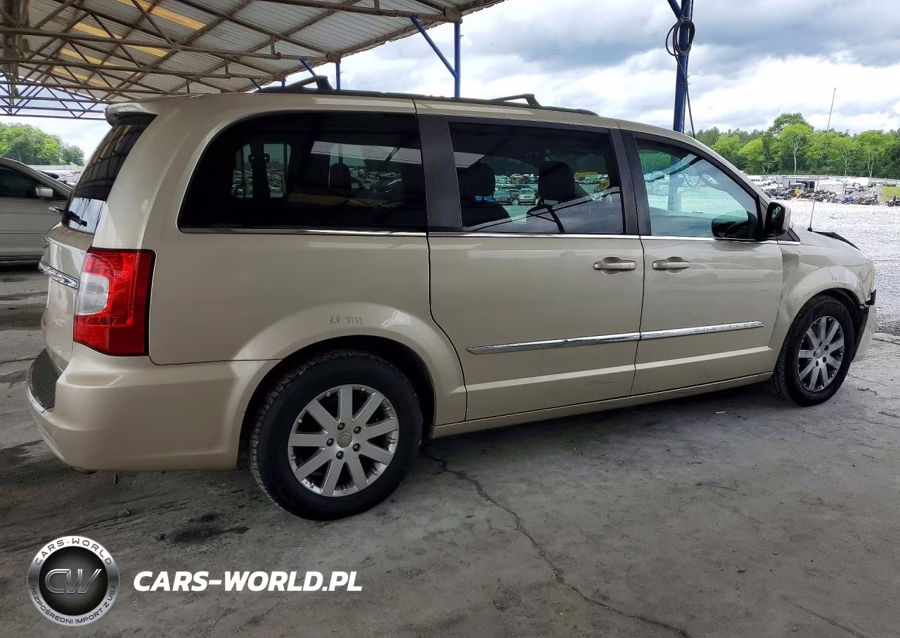 2013 Chrysler Town & Country Touring VIN:2C4RC1BG1DR744216 - 3