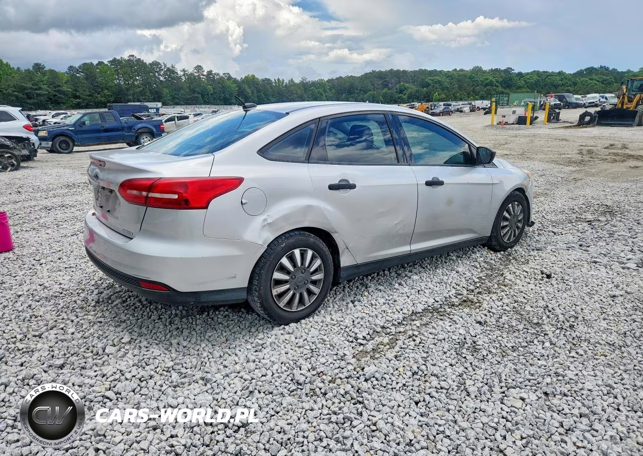 2015 Ford Focus S VIN:1FADP3E23FL338661 - 3