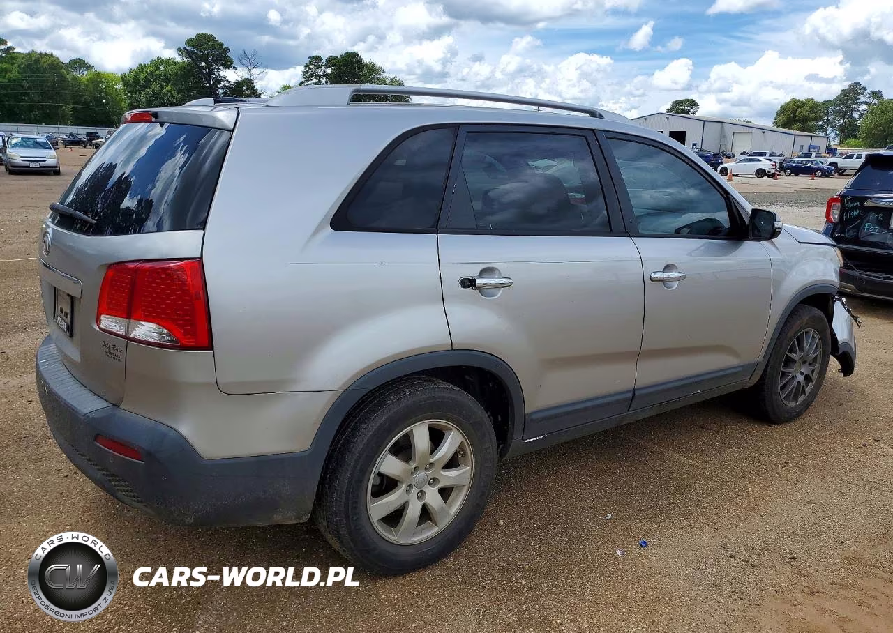 2013 Kia Sorento Lx VIN:5XYKT3A63DG380990 - 3